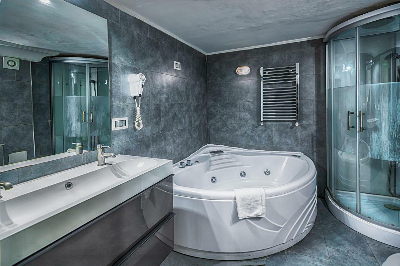 Suite Apartments Angioini Napoli Bagian luar foto
